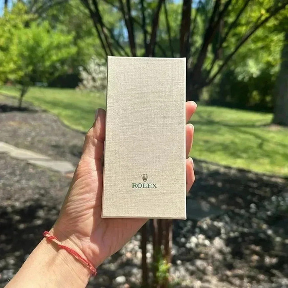 Genuine Rolex Embossed Leather Keychain with Chrome Clip and Original Packaging - Picture 2 of 3